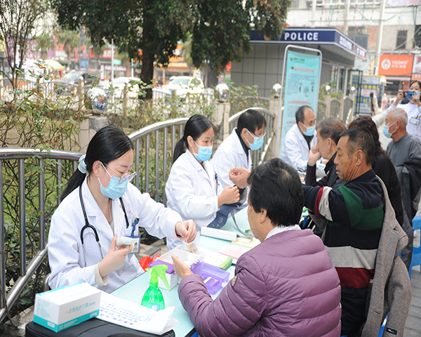 我為群眾辦實事|市人民醫院開展“世界卒中日”義診活動