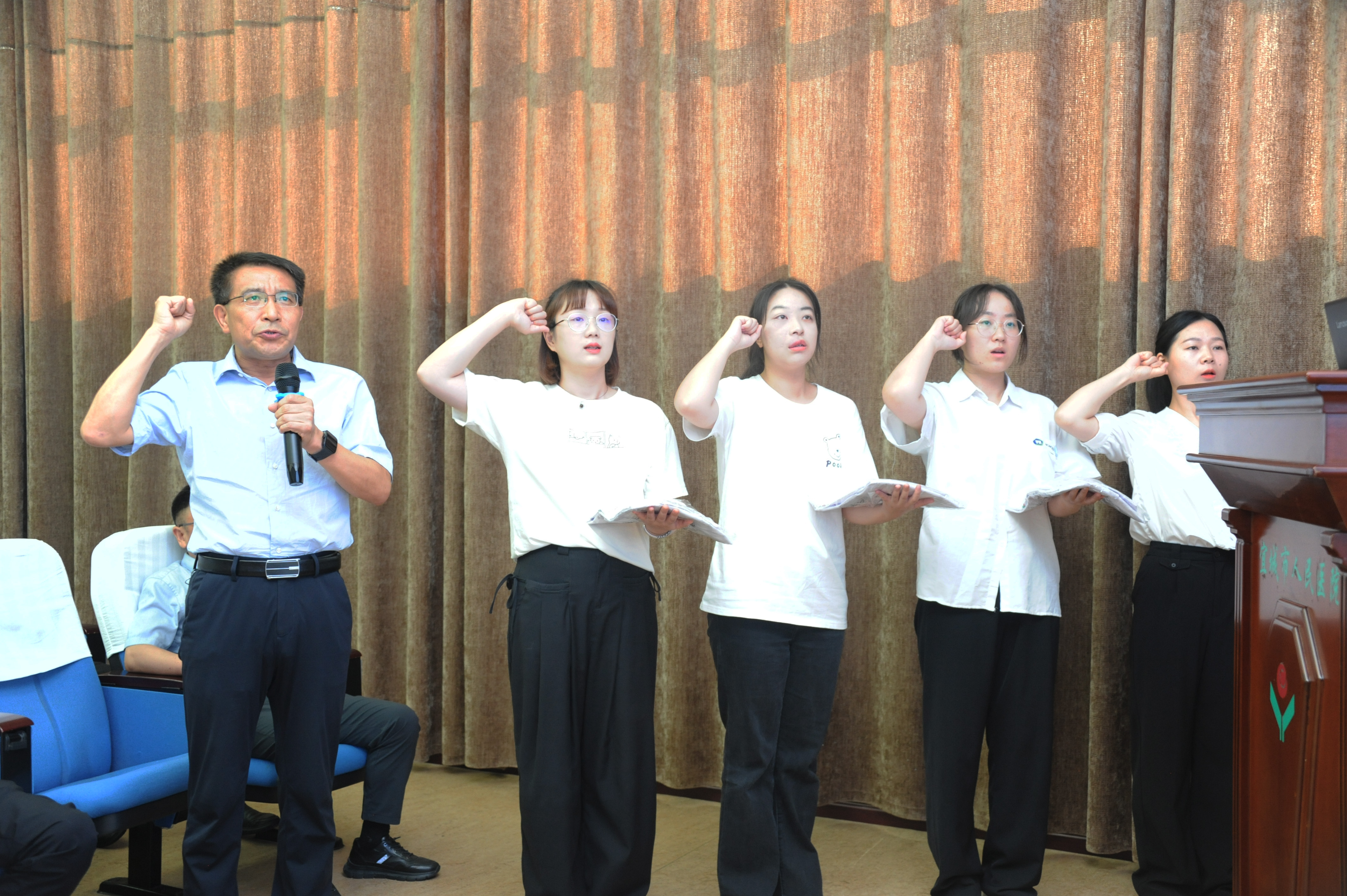 勇?lián)】凳姑?鑄就時(shí)代新功｜宜城市人民醫(yī)院舉行2023年中國(guó)醫(yī)師節(jié)慶祝大會(huì)